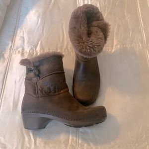 Danako size 7 winter boot. Lined with brown fur similar to UGGs